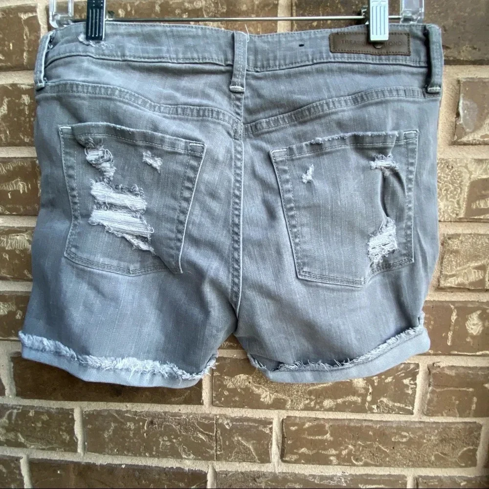 Treasure & Bond distressed midi shorts, size 28